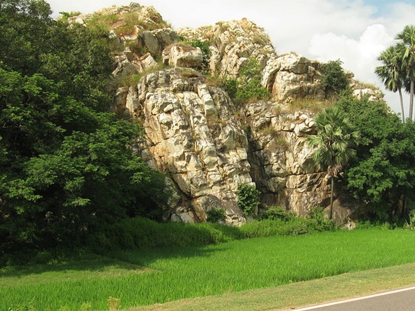 நினைவுச் சின்னங்களால் நிரம்பி வழியும் ராஜ்கிருக்கு ஒரு பயணம் போகலாமா?