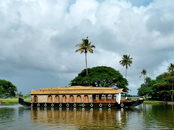  படகுவீடுகள்