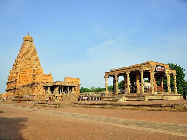 ஸ்ரீ கும்பேஸ்வரர் ஆலயம் ஸ்ரீ கும்பேஸ்வரர் ஆலயம்