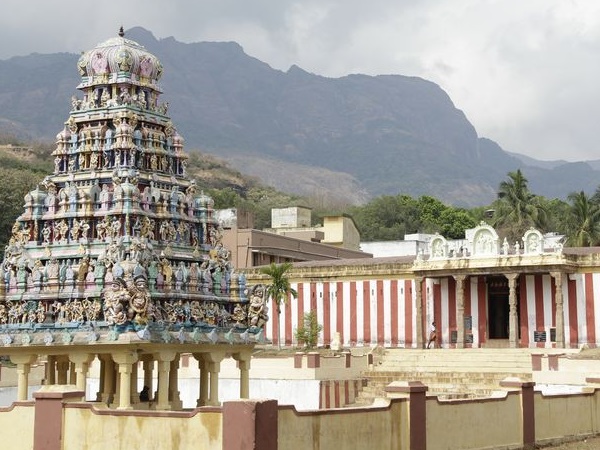 சங்கு வடிவில் கோவில் சங்கு வடிவில் கோவில்