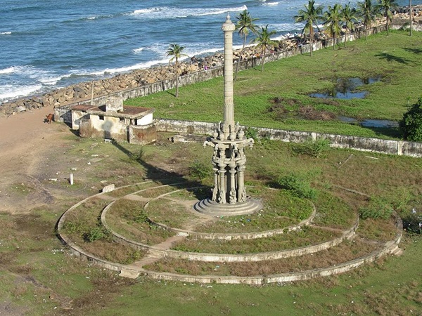  வரவேற்பது யார் என நினைக்கிறீர்கள்