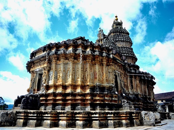 அங்கோர்வாட் மற்றும் அஜந்தா குகைகள்