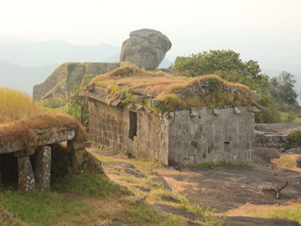 விழாக்கால கூட்டம்