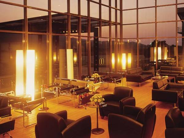 ஆடம்பர உலகம்