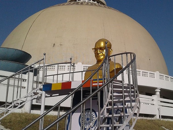 அம்பேத்கருடன் ஆயிரக்கணக்கானோர் இந்து மதத்திலிருந்து புத்த மதத்துக்கு மாறிய இடம் இது!