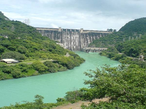 திட்டமிட்டு உருவாக்கப்பட்ட நங்கல் நகரமும் பக்ரா அணையும்