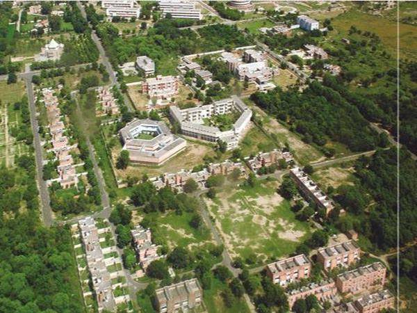 மஹாலட்சுமி, சரஸ்வதிக்கு நிகராக மகாராஜாவுக்கு வளாகம்! யாரந்த அகர்சன் மகாராஜா?