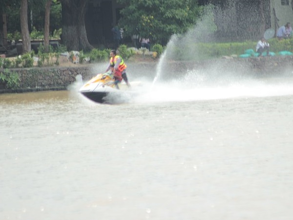 நீர்விளையாட்டுகள்