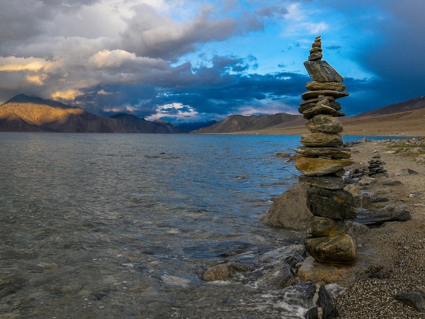 பறவைகள் வந்து செல்லும்