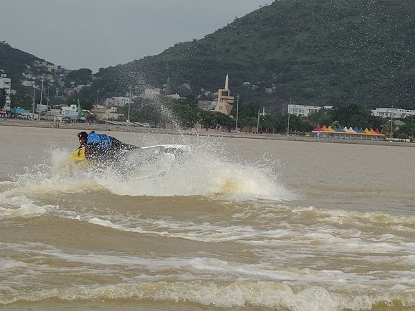 நீர்விளையாட்டுகள்