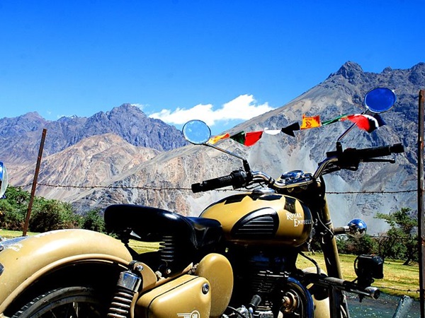  லேயின் அழகிய 5 புகைப்படங்கள்