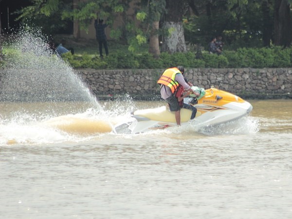 நீர்விளையாட்டுகள்