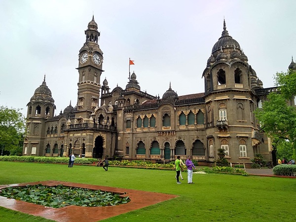 விளையாட்டு அரங்கம்