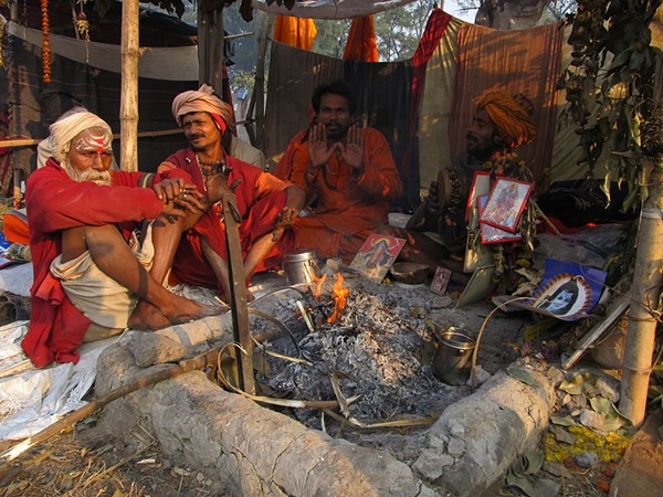 சாதுக்களைக் காண்போம் வாருங்கள் சாதுக்களைக் காண்போம் வாருங்கள்