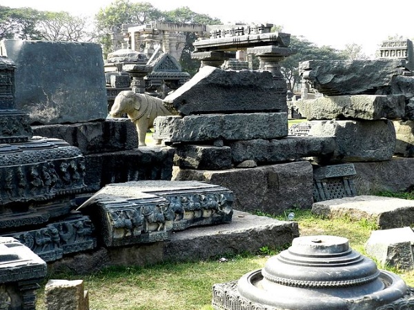  கல்லிலே கலை வண்ணம் கண்டான்