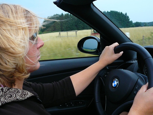 அவசரகால உதவிப் பெட்டி