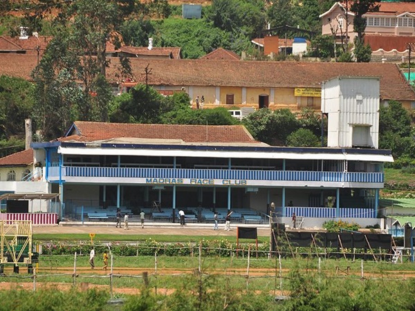  ஊட்டி குதிரைப்பந்தையத் திடல்