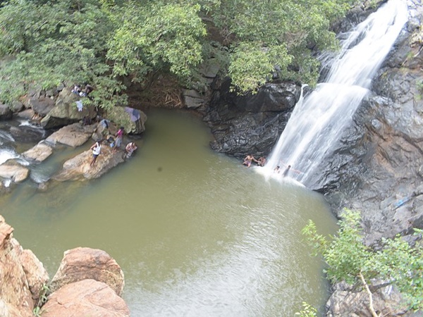  மயிலூற்று அருவி