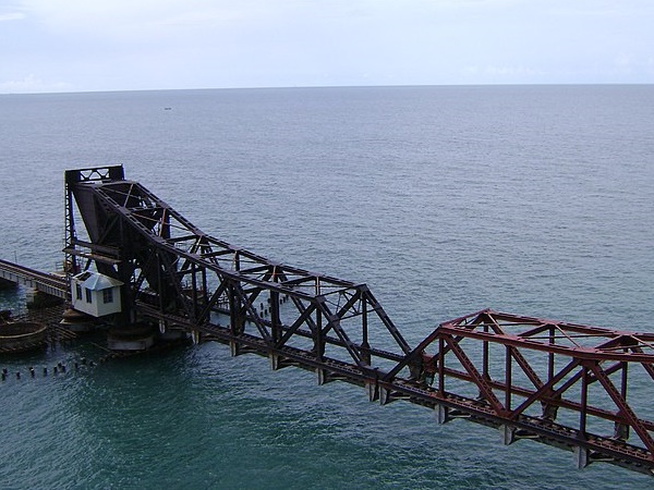 அழகிய பாம்பன் பாலம் 