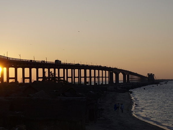 அழகிய பாம்பன் பாலம் 