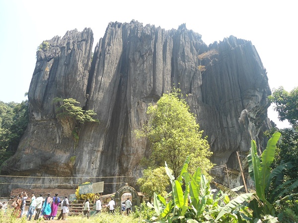 யானா சுற்றுலா - ஈர்க்கும் இடங்கள், செய்யவேண்டியவை மற்றும் எப்படி அடைவது