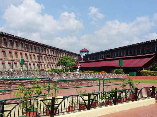 பேக்கேஜ்க்கான கட்டணம் மற்றும் பிற விவரங்கள்