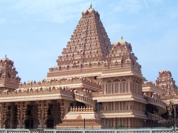 சத்தர்பூர் கோவில்