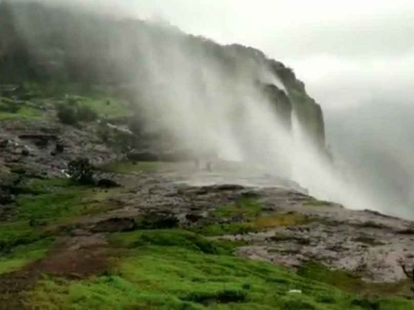 தலைகீழாக நீர் எழும்ப காரணம் என்ன? தலைகீழாக நீர் எழும்ப காரணம் என்ன?