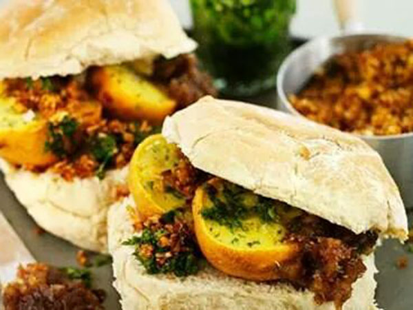 பிராண்டட் உணவுப் பொருட்களும் கிடைக்கும் பிராண்டட் உணவுப் பொருட்களும் கிடைக்கும்