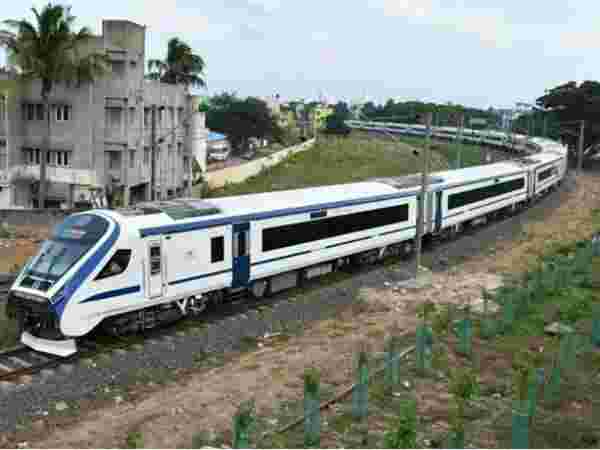 வந்தே பாரத் விரைவு ரயிலின் சிறப்பம்சங்கள்