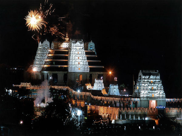 சொர்க்க வாசல் தரிசித்தால் மோட்சம் நிச்சயம் சொர்க்க வாசல் தரிசித்தால் மோட்சம் நிச்சயம்
