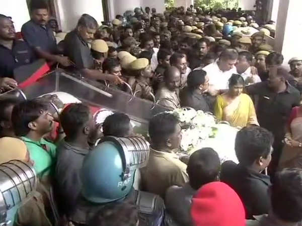 பல முக்கிய தலைவர்கள் உடல் வைக்கப்பட்டிருந்த அரங்கு பல முக்கிய தலைவர்கள் உடல் வைக்கப்பட்டிருந்த அரங்கு