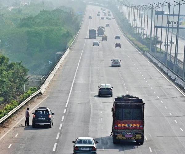 அதிகப்படியான மக்கள் தினந்தோறும் பயணம்