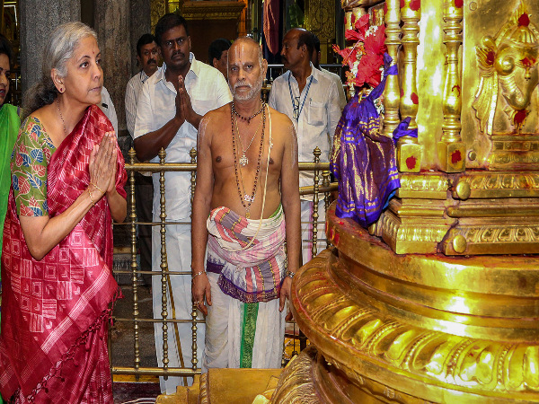 காணிக்கை கணக்கிட இடவசதி பற்றாக்குறை காணிக்கை கணக்கிட இடவசதி பற்றாக்குறை