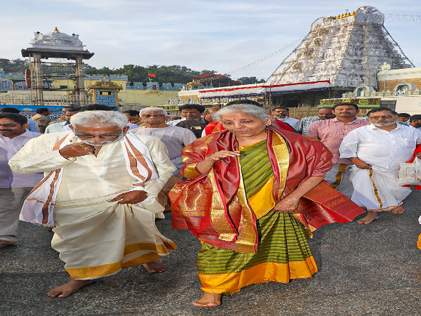 திருப்பதி கோவிலுக்கு உள்ளே காணிக்கை கணக்கெடுப்பு