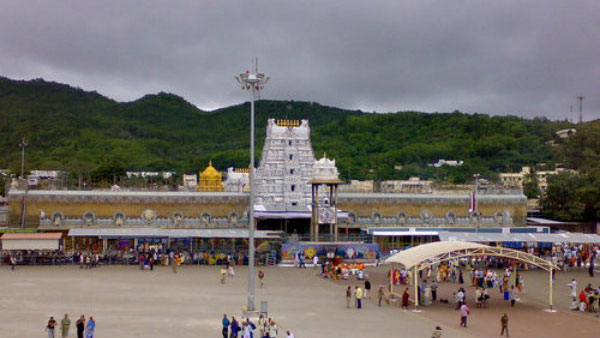 திருப்பதியில் நடைபெறும் முறைகேடுகள் திருப்பதியில் நடைபெறும் முறைகேடுகள்