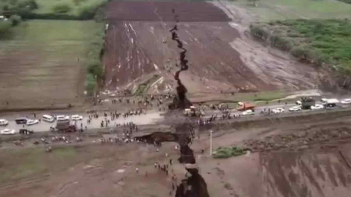 Africa is splitting into two, Africa