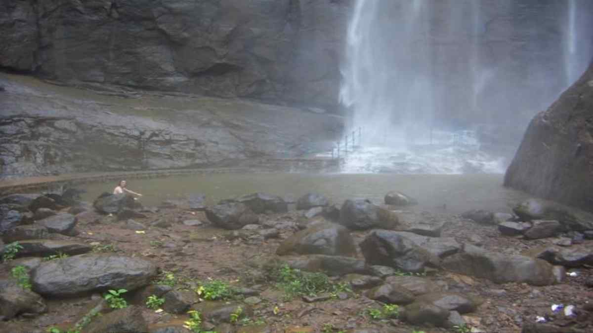 Puliyancholai waterfalls Puliyancholai waterfalls