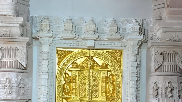 majesticgoldendoorinstalledinayodhyarammandir
