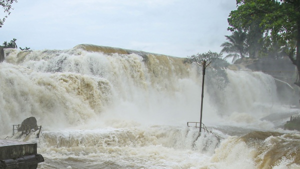 Thirparappu waterfalls Kanyakumari Thirparappu waterfalls Kanyakumari