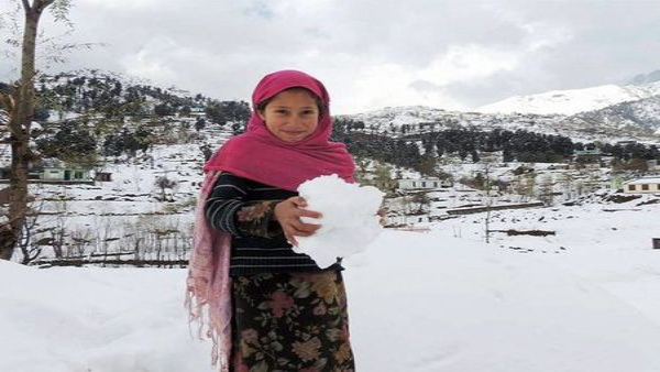 dras winter lady enjoying