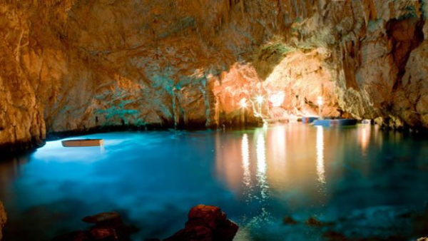 blue glowing water in Italy - The Blue Grotto1 blue glowing water in Italy - The Blue Grotto1