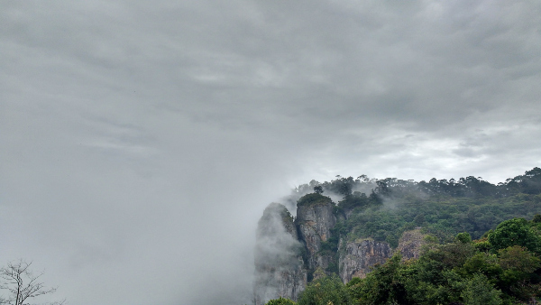 kodaikanal-rockpillar kodaikanal-rockpillar