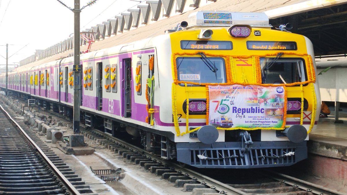 தினமும் 10 லட்சம் பயணிகள், 600 ரயில்கள், 22,000 கிராஸிங்