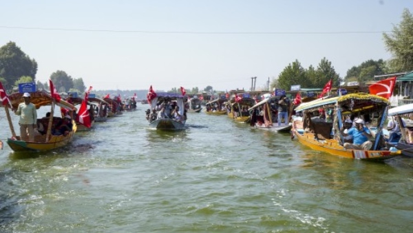 Shikara Shikara