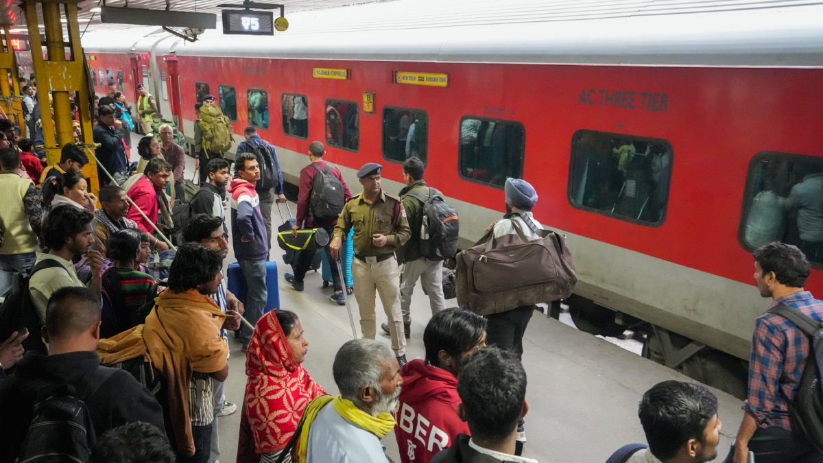 மே 1 முதல் அமலுக்கு வந்துள்ள IRCTC யின் புதிய விதிகள்...ரயில் பயணிகளே இது உங்களுக்கு தான்