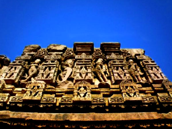 ఖజురాహో అందాలు - కౌగిళ్ల బంధాలు!