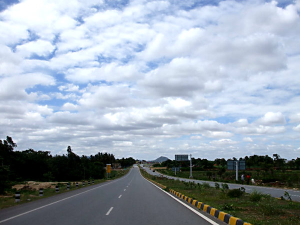 టూర్ ప్రోగ్రాం హైదరాబాద్ - కూర్గ్ - ఊటీ - మైసూరు - హైదరాబాద్ 