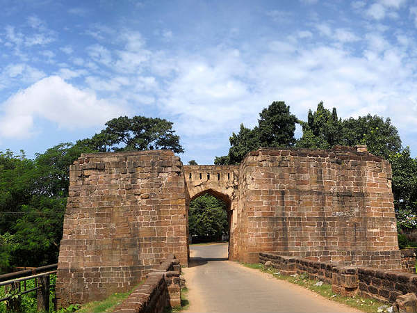 జంట నగరాల వింత గోల ?