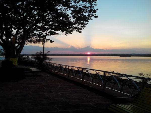 జంట నగరాల వింత గోల ?